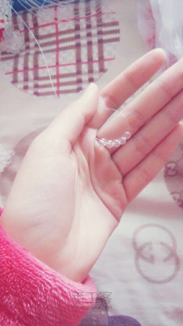 美美的串珠泰迪熊。 第4步