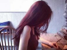 冬天到了，美丽的毛衣链会为衣服增添不少色彩。
