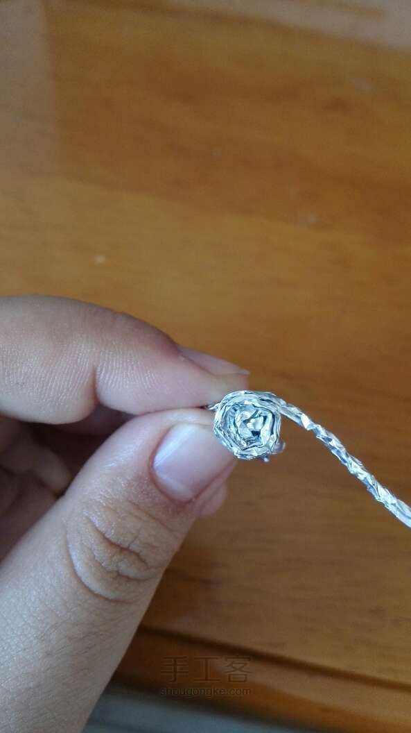 用铝箔做的简单戒指💍 第8步