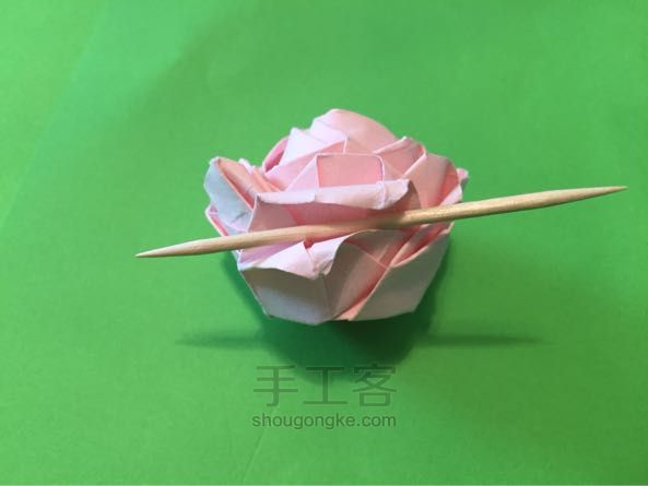 佐藤五瓣玫瑰折纸制作教程 第52步