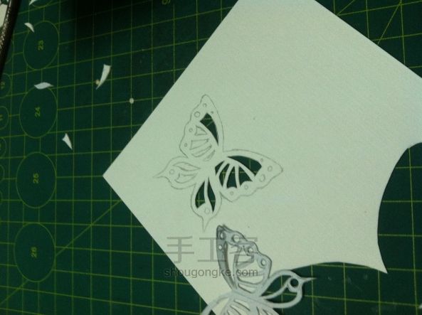 【手工客•微课堂018】弹纸间的艺术创造-纸雕蝴蝶（报名贴） 第11步
