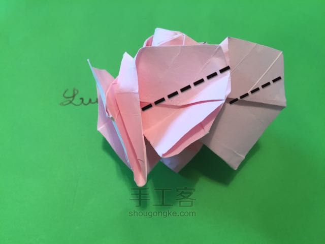 佐藤五瓣玫瑰折纸制作教程 第42步