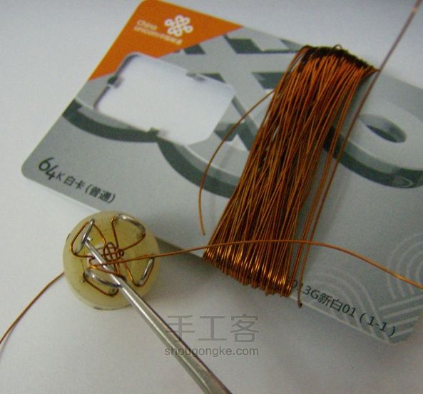 [教你用工具]自制编织器编织金属丝手镯 第6步