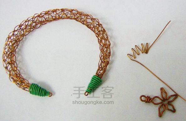 [教你用工具]自制编织器编织金属丝手镯 第14步