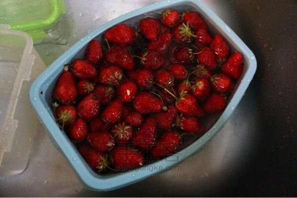 教你怎么制作草莓酱~ 第3步