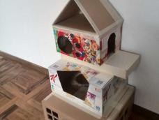 很随意的改造，正好有些纸箱准备扔掉，想着最近看到的猫猫喜欢玩纸箱，就打算给我家的毛毛姑娘改造一个纸箱房子吧。