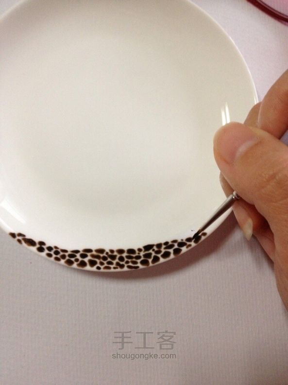 手绘骨瓷餐碟——“猫咪森林” 第2步