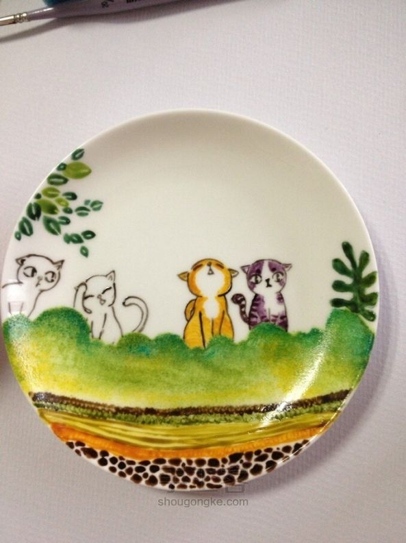 手绘骨瓷餐碟——“猫咪森林” 第14步