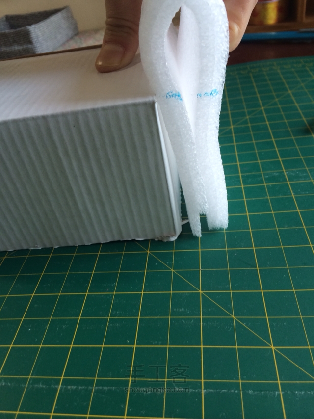 废纸盒的华丽转身—玩偶的布艺沙发 手工制作教程 第10步