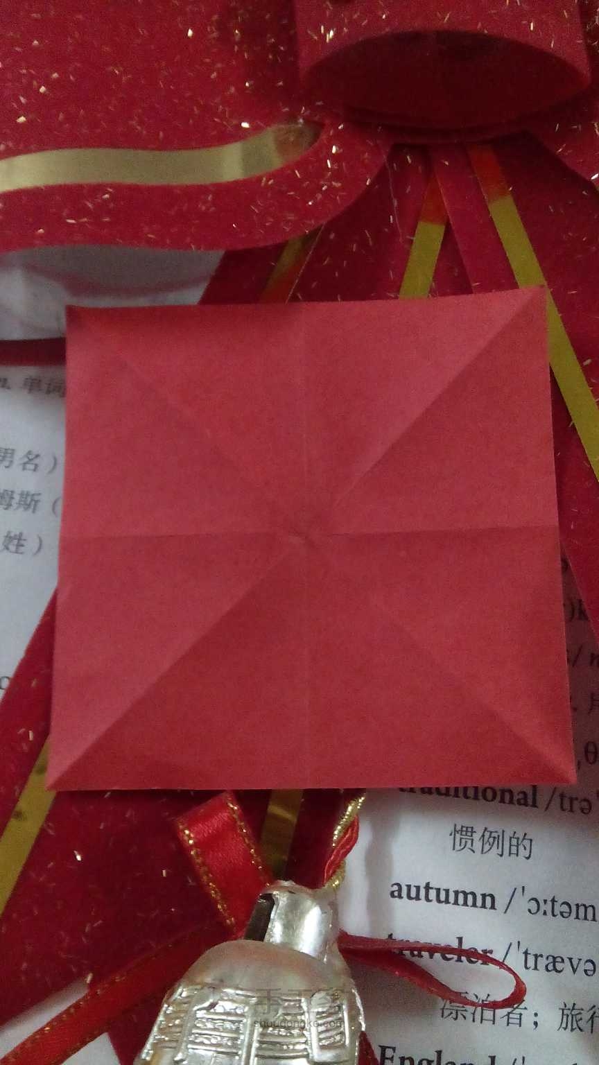 圣诞节快到了，折个蝴蝶结吧 折纸教程 第1步