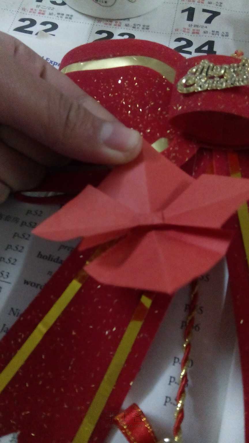 圣诞节快到了，折个蝴蝶结吧 折纸教程 第11步