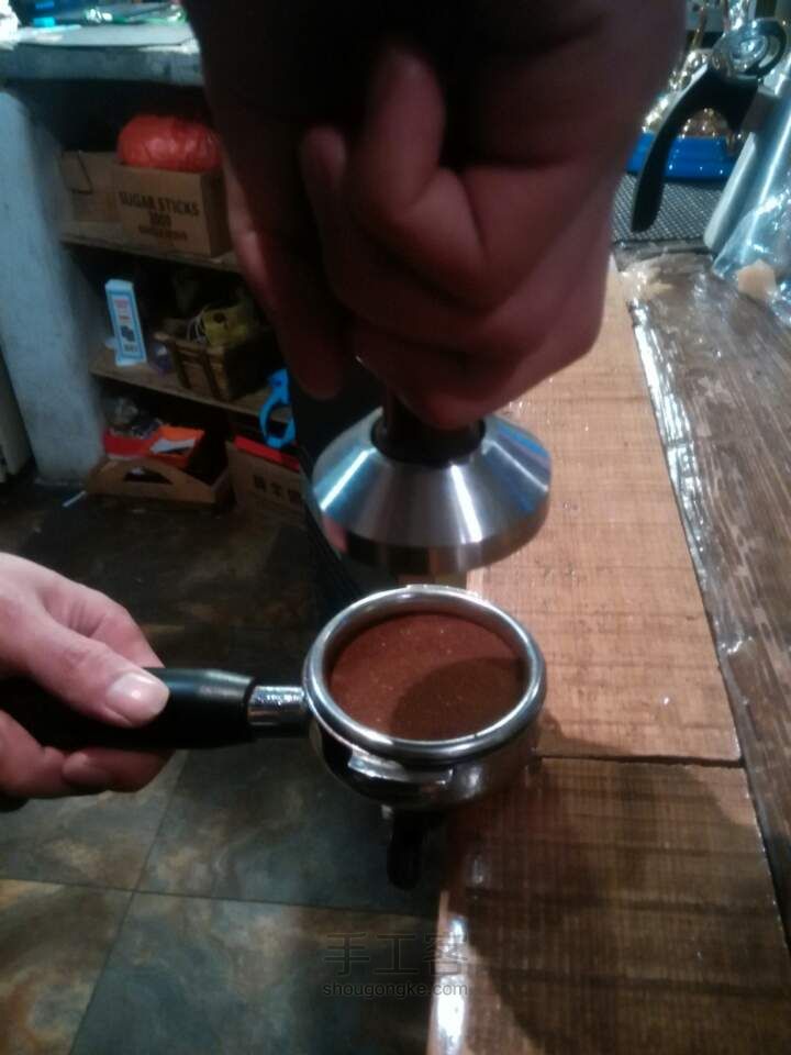 艺术拿铁咖啡制作教程 第4步