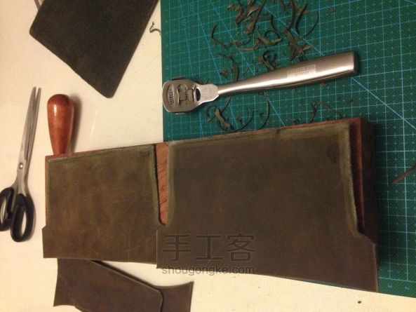 护照本&小旅行本 皮艺教程 第4步