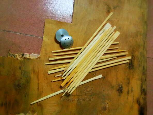 废木板旧竹筷巧妙变身手推板车制作教程 第1步