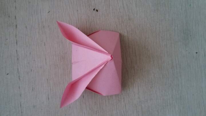 可爱兔子糖果收纳盒折纸教程 第11步