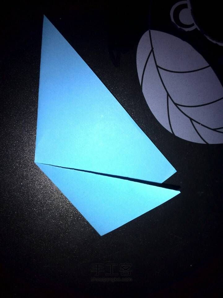 超简单的小花折纸教程 第3步