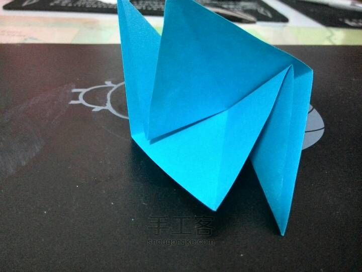 超简单的小花折纸教程 第6步