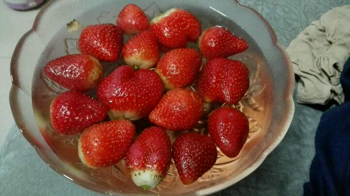 美丽的糖水草莓制作教程 第3步