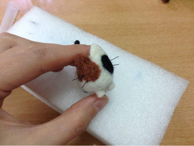 『材料/成品可购』超简单的日本无脸小猫DIY 第10步