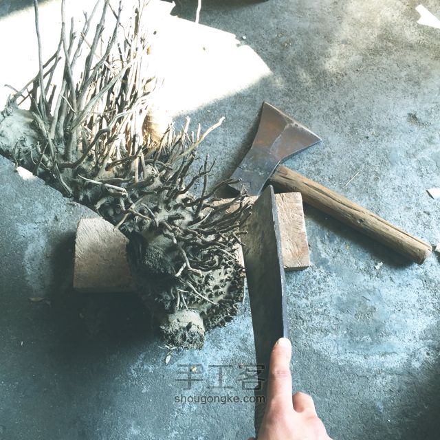 竹根盘--刀劈斧凿，男子汉的木作。 第4步