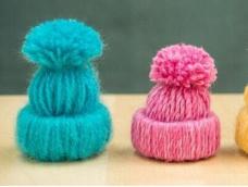 今年的冬天真的是好冷小伙伴们都戴帽子吗免费教您制作一款迷你可爱娃娃帽专为小朋友们好伙伴娃娃精心打造相当萌小小帽☻<转>
