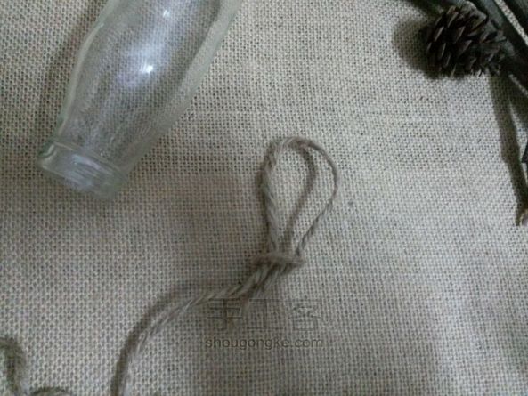 巧用绳结改造旧物教程—让玻璃瓶一秒钟变盆栽吊瓶 第4步