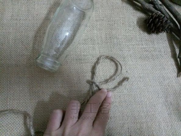 巧用绳结改造旧物教程—让玻璃瓶一秒钟变盆栽吊瓶 第3步