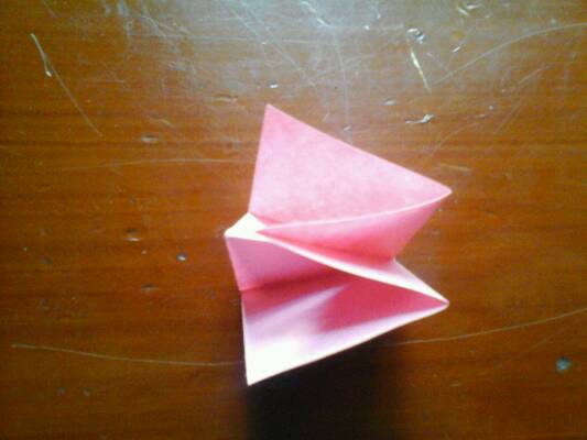 超简单折纸百合花教程 第2步