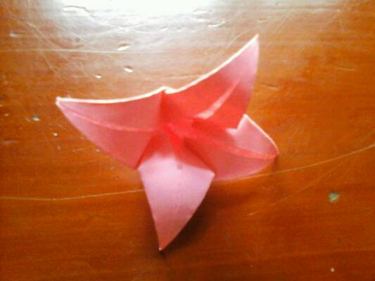 超简单折纸百合花教程 第6步