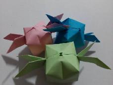 折起来很简单的纸葫芦，希望大家喜欢！