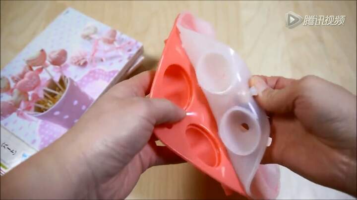 【美食3】自制棒棒糖蛋糕（转） 第1步