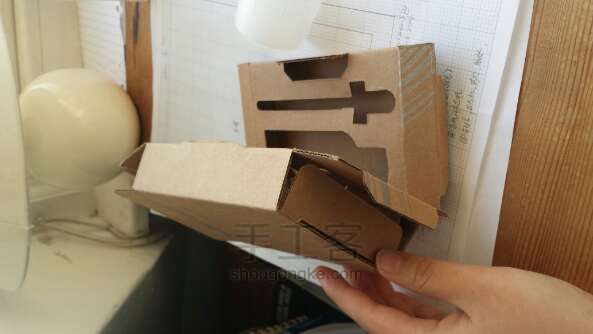 用包装盒做1比8的小书柜教程 第2步