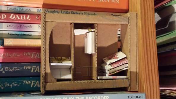 用包装盒做1比8的小书柜教程 第7步