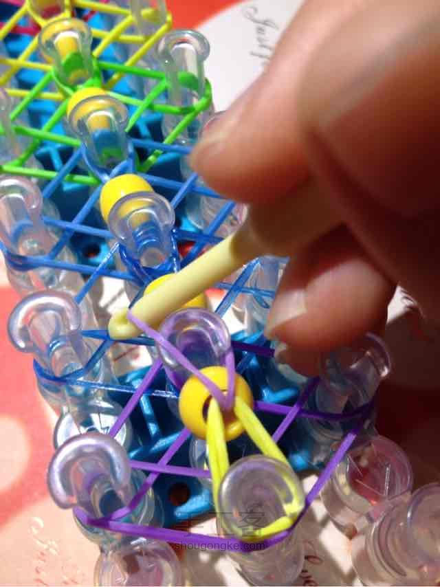 DIY橡筋编织教程—串珠手链 第14步