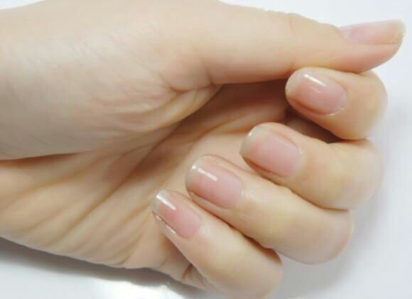 粉粉嫩嫩的爱心 美甲教程 第1步