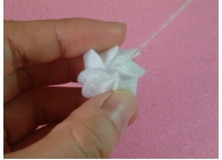 不织布白色珍珠花制作教程 第5步