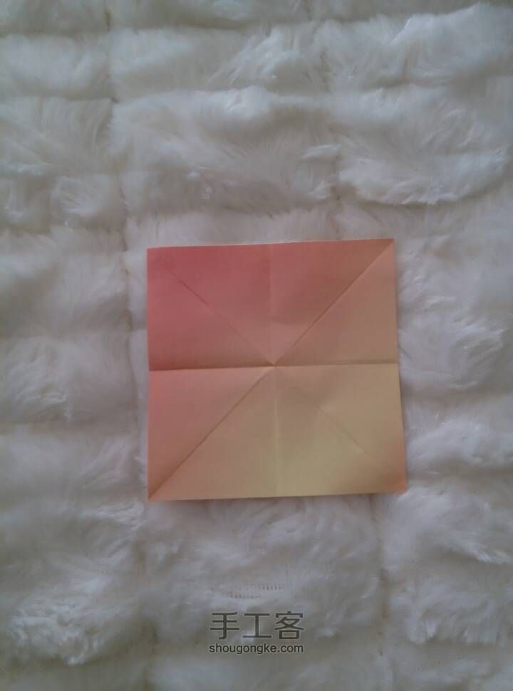 简单的百合花 折纸教程 第1步