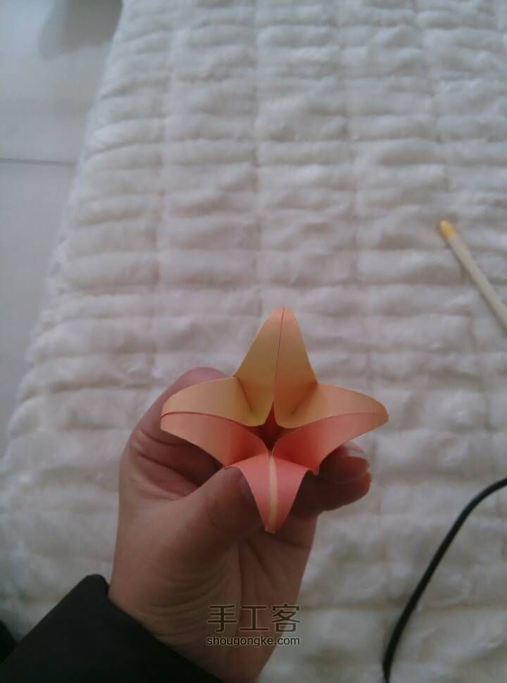 简单的百合花 折纸教程 第15步