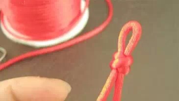 给自己编织一条红绳手链，戴着能转运！ 第1步