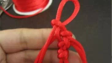 给自己编织一条红绳手链，戴着能转运！ 第2步