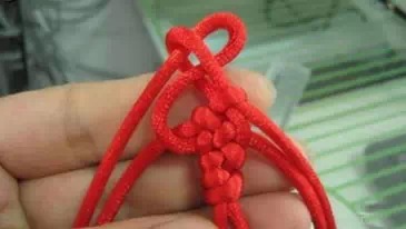 给自己编织一条红绳手链，戴着能转运！ 第4步
