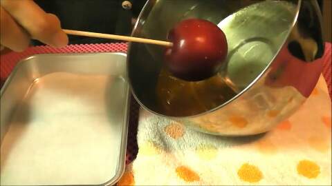 【美食4】制作超简单糖苹果 第8步