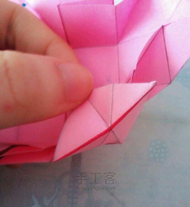 美美哒.带玫瑰的礼盒折纸教程 第30步
