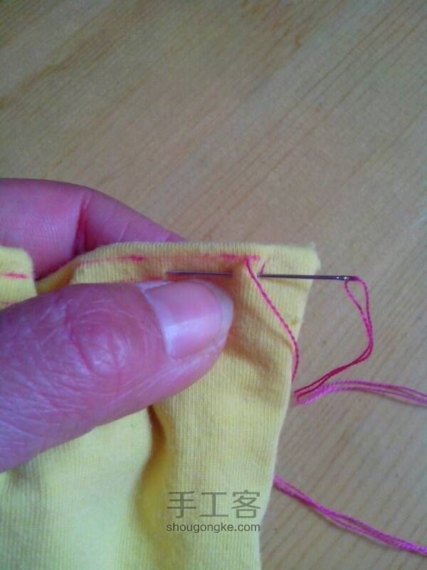 Z形手缝针法教程，缝出有弹性的线迹 第5步