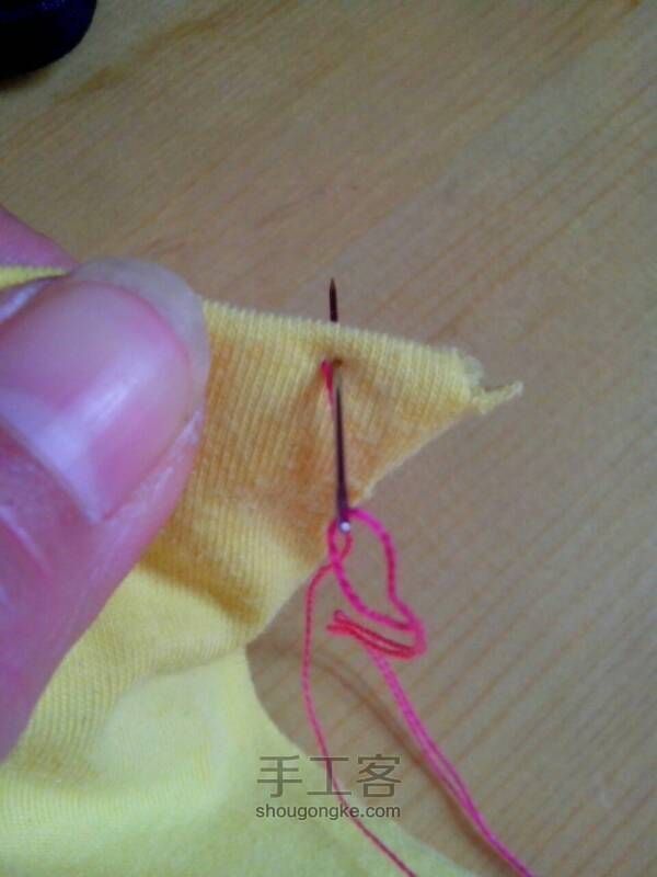 Z形手缝针法教程，缝出有弹性的线迹 第2步