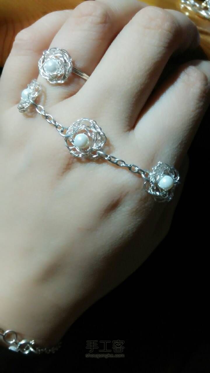 【花儿样情人节】柔美珍珠玫瑰手链～ 第12步