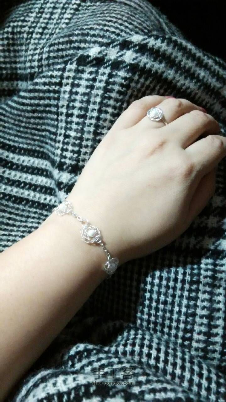 【花儿样情人节】柔美珍珠玫瑰手链～ 第13步