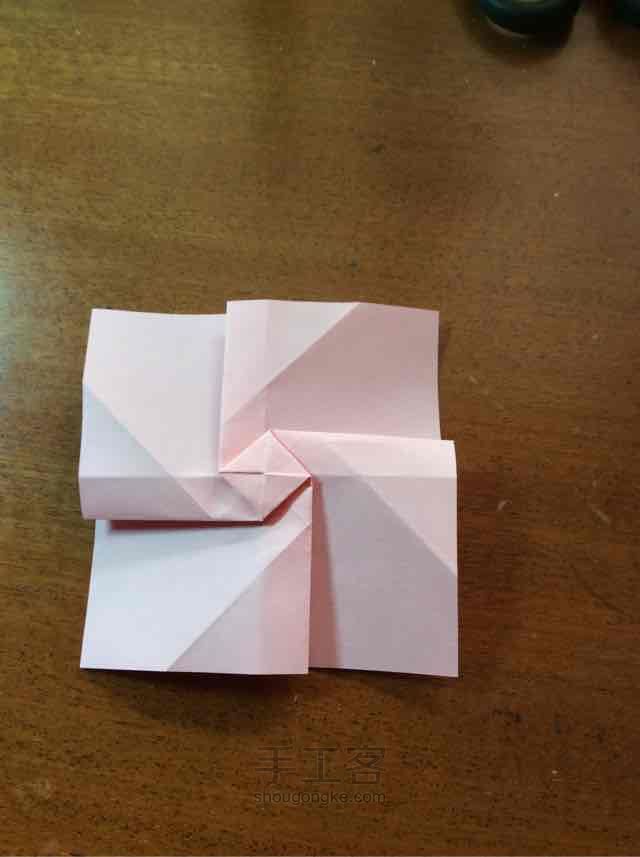 惊艳的简易玫瑰折纸教程 第10步