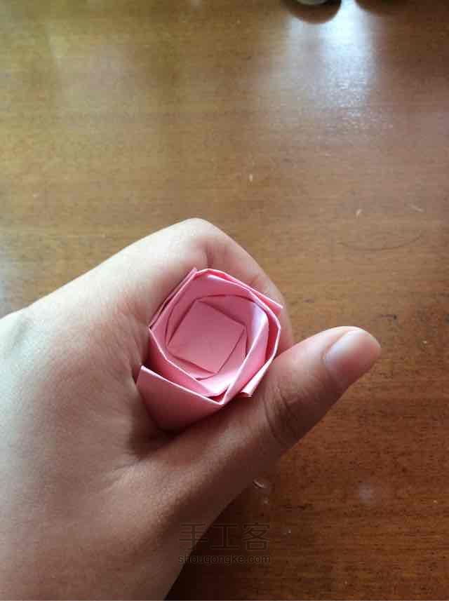 惊艳的简易玫瑰折纸教程 第14步