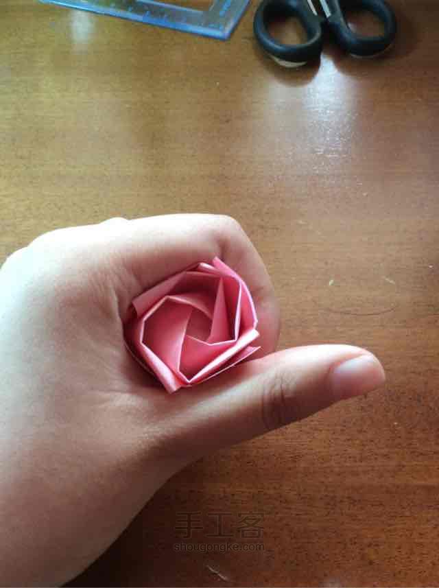 惊艳的简易玫瑰折纸教程 第15步